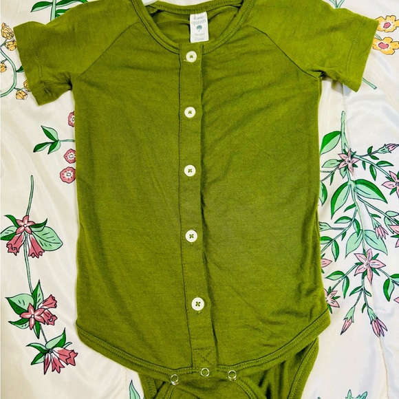 Kate Quinn olive green baseball button down bodysuit 18/24 - Picture 2 of 3
